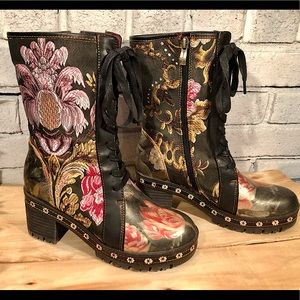 NWOB Spring Step L’Artiste boots with floral leather and waterproof rubber soles